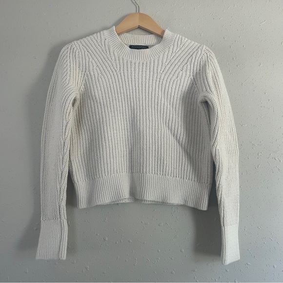 Banana Republic Factory Classic White Cream Crewneck Cropped Sweater Neutral - Picture 1 of 4